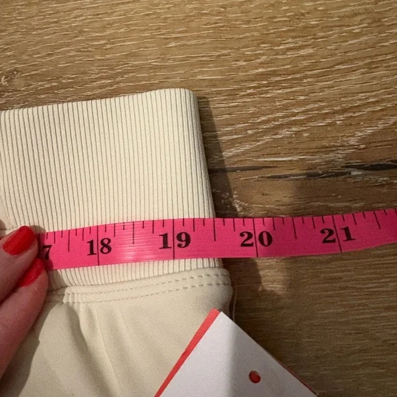 LIVI by Lane Bryant Knit Trouser Skort with 5” Inseam Shorts NWT in Birch Cream - Picture 4 of 13